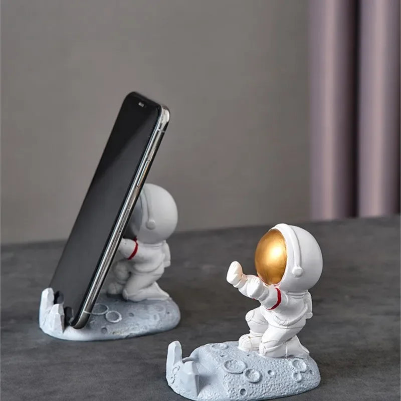 Nordic Astronaut Resin Mobile Phone Stand – Stylish Desk Holder and Unique Office Gift Idea