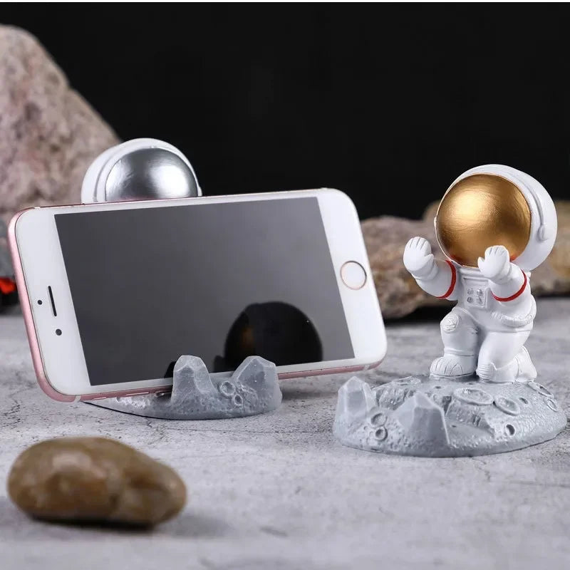 Nordic Astronaut Resin Mobile Phone Stand – Stylish Desk Holder and Unique Office Gift Idea