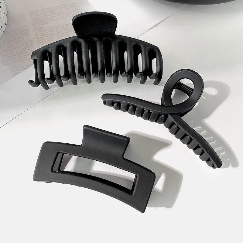 Elegant Black Geometric Hair Claw Clip for Women Long Hair Plastic Toothed Fashion Accessory