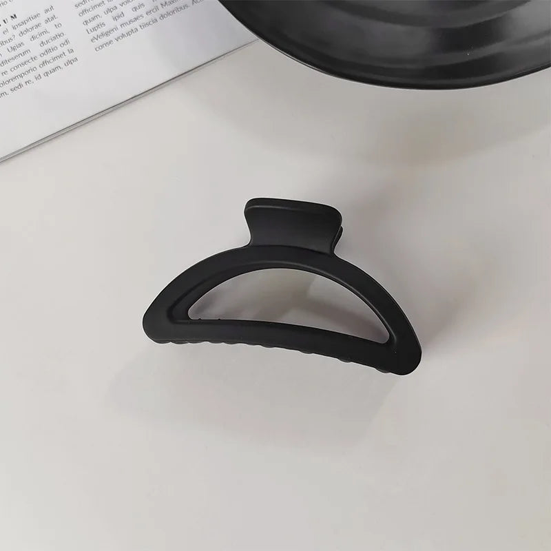 Elegant Black Geometric Hair Claw Clip for Women Long Hair Plastic Toothed Fashion Accessory