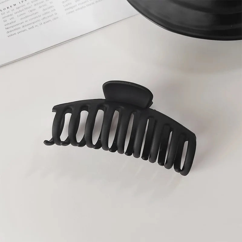 Elegant Black Geometric Hair Claw Clip for Women Long Hair Plastic Toothed Fashion Accessory