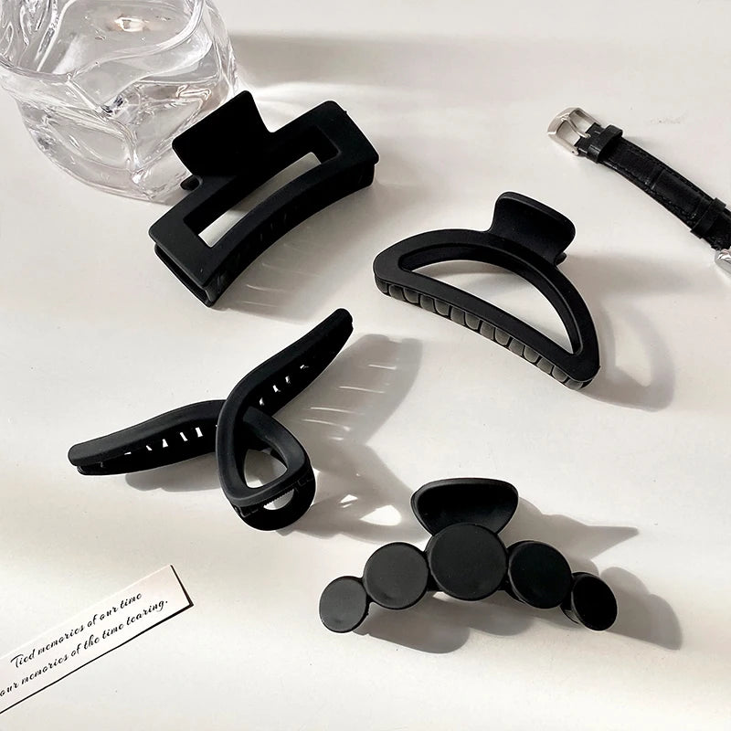 Elegant Black Geometric Hair Claw Clip for Women Long Hair Plastic Toothed Fashion Accessory